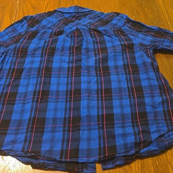 Women's TIME TRU Blue & black plaid flannel long sleeve shirt - Picture 8 of 8